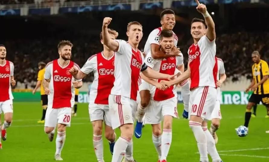 阿贾克斯横扫对手，取得大胜