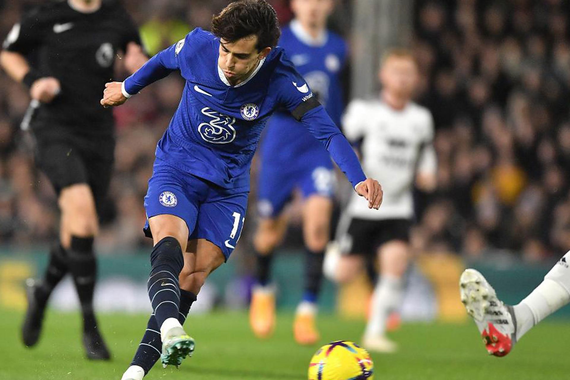 关于切尔西大胜对手，欧冠淘汰赛希望重燃的信息