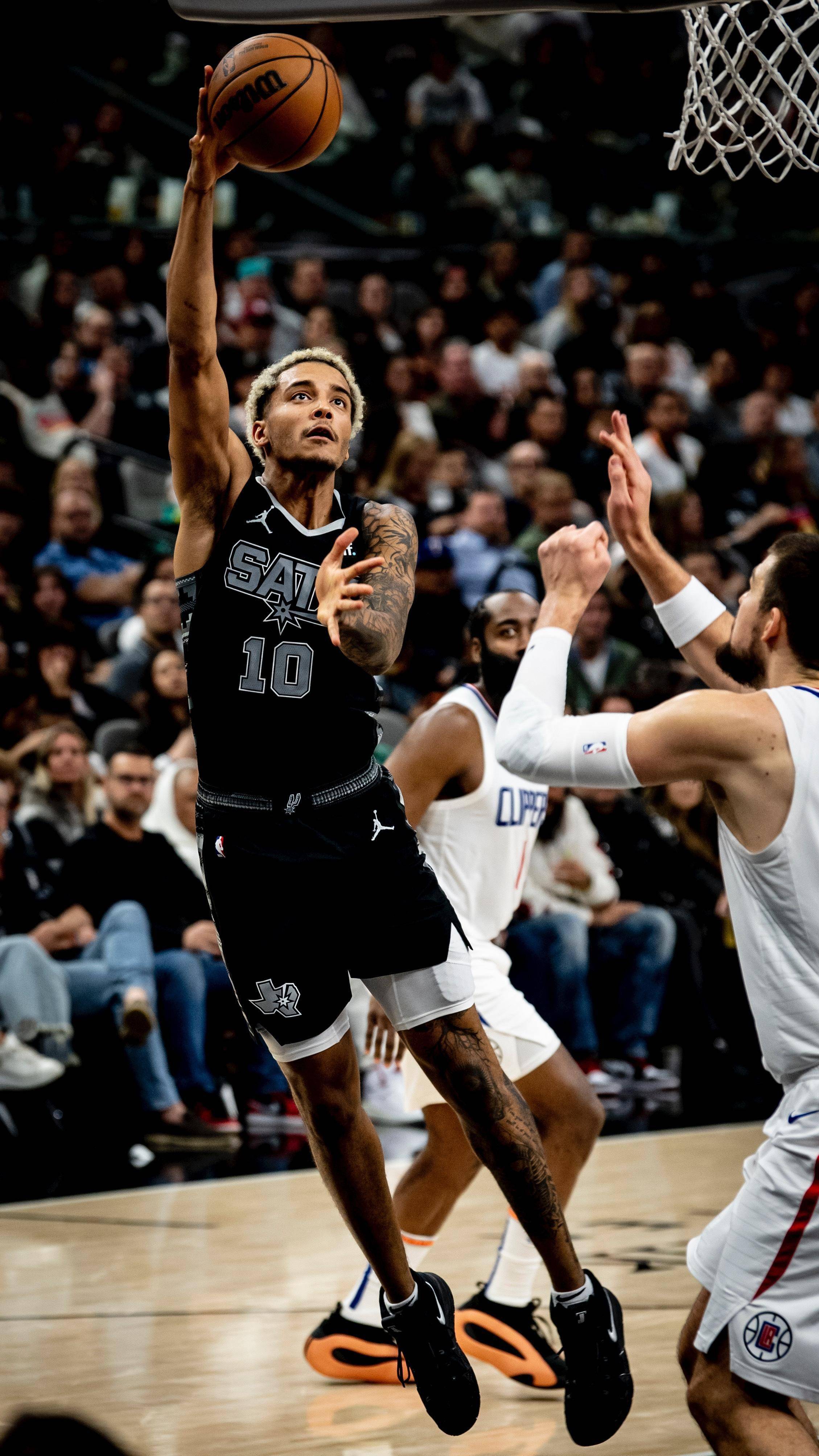 开云体育直播-快船擒下马刺，莱昂纳德27分