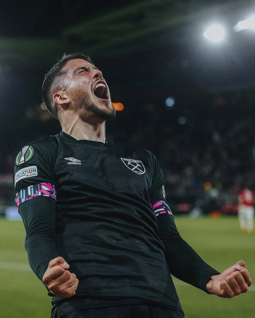 纽卡斯尔联在英超足球联赛中取得关键胜利 纽卡斯尔联在英超足球联赛中取得关键胜利