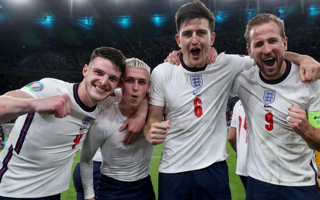 英格兰国家足球队在国际比赛中跻身前三